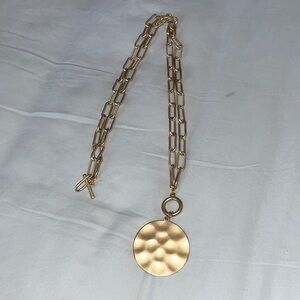 Elegant Gold Pendant Necklace